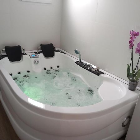 Apartamentos De La Haya & Suite Con Jacuzzi, Junto Al Teatro Romano Меріда Екстер'єр фото