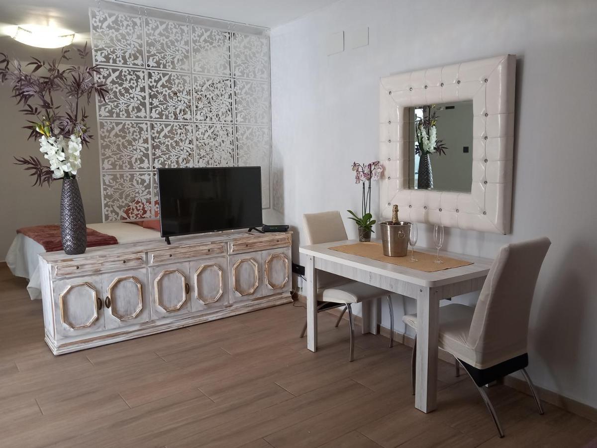 Apartamentos De La Haya & Suite Con Jacuzzi, Junto Al Teatro Romano Меріда Екстер'єр фото